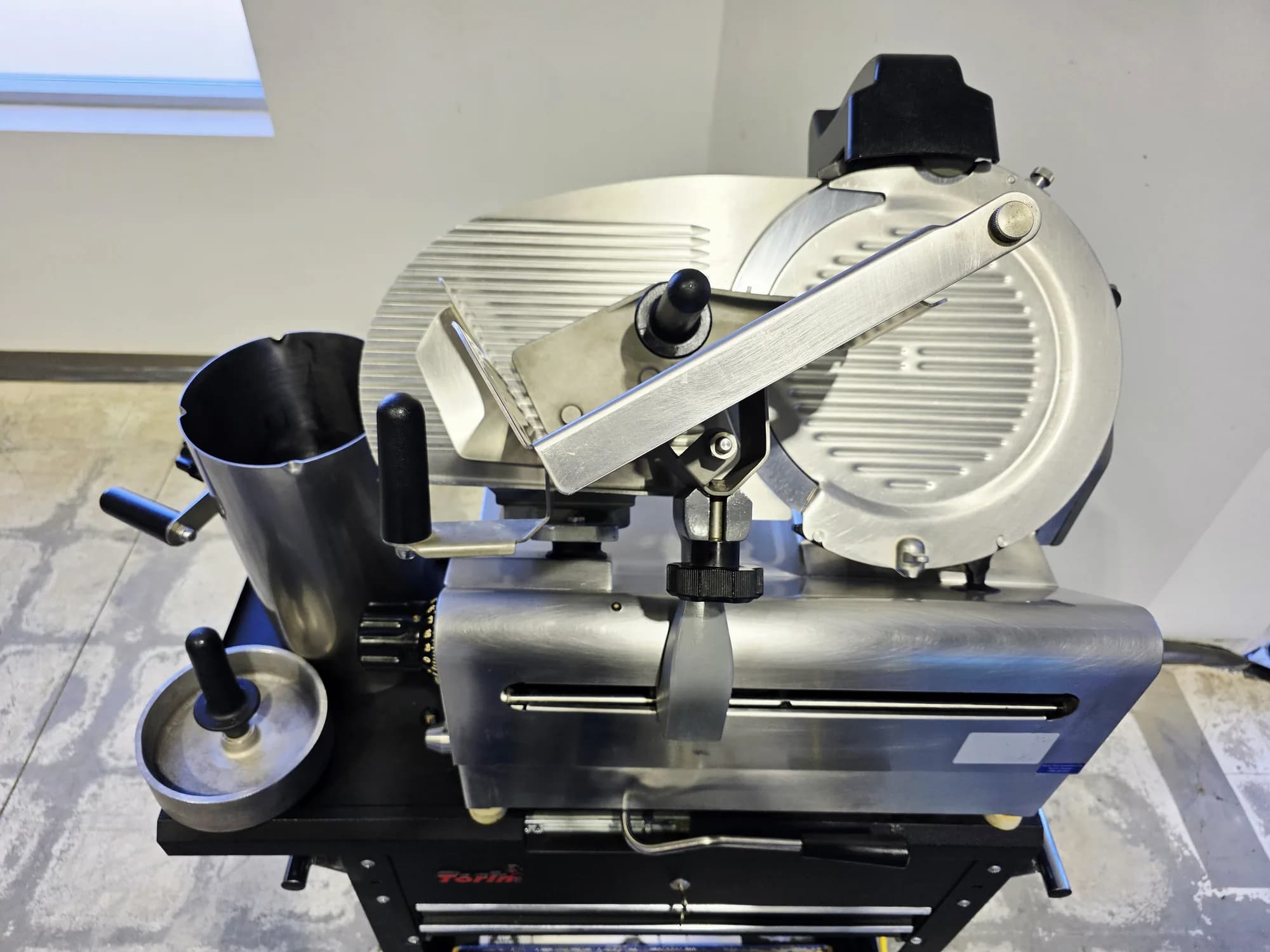 Globe Deli Slicer 13inch With Auto Slice