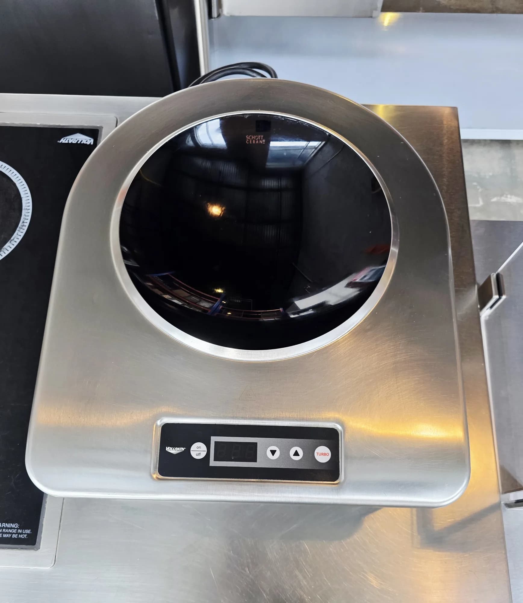 Vollrath - 14" Countertop Induction Wok Range 208/240V