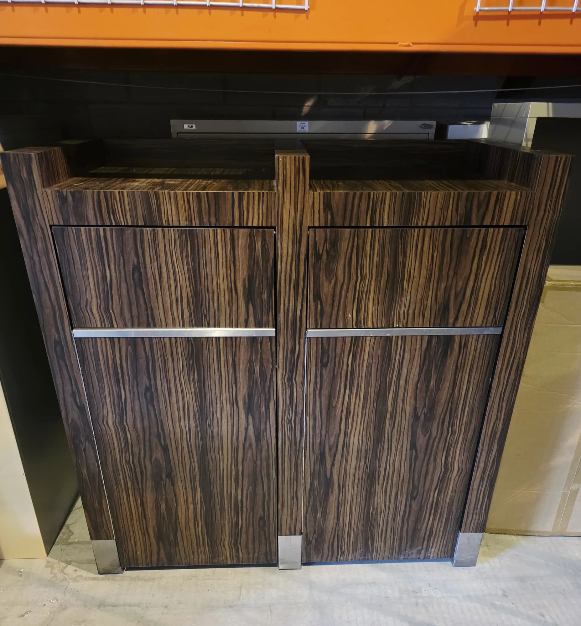 Stylish Double Trash Receptacle for Restaurants & Cafés!