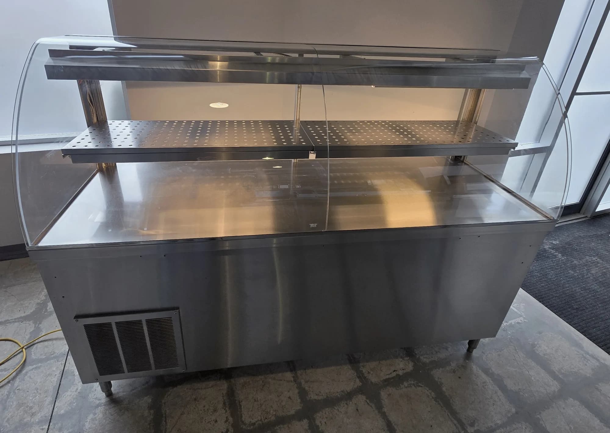 Counter fridge with pizza warmer