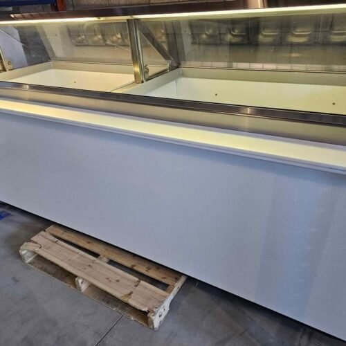 Ice cream and gelato cooler  in good working condition and clean.