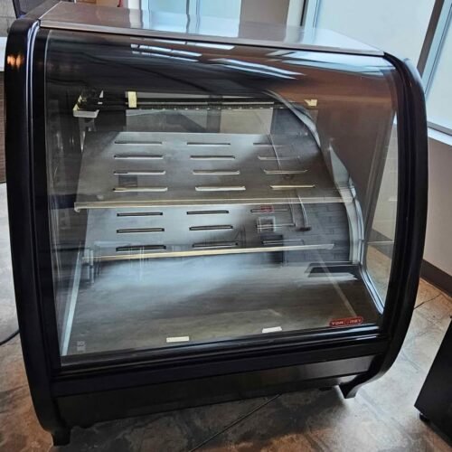 Refrigerated display for pastries