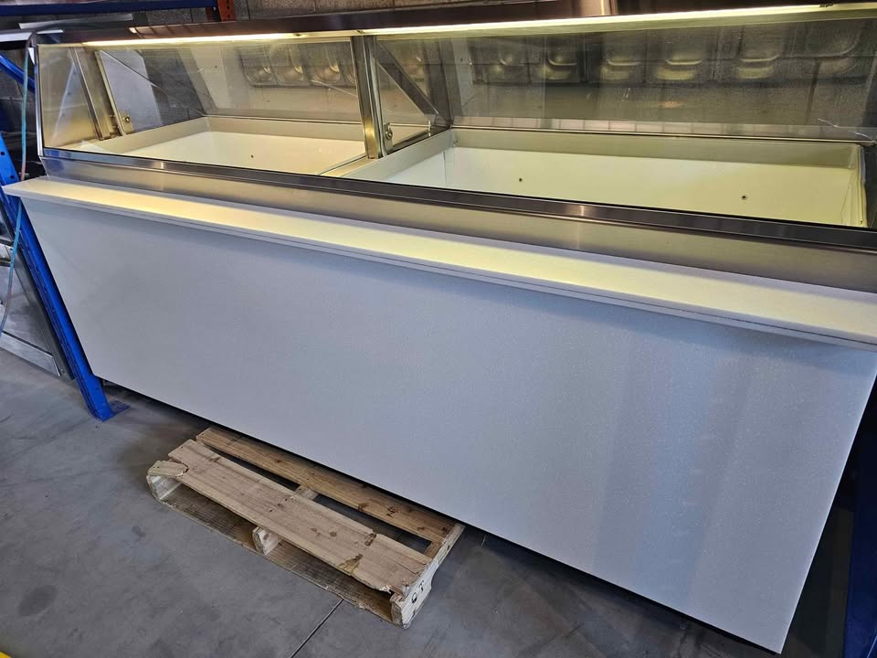 Ice cream and gelato cooler  in good working condition and clean.