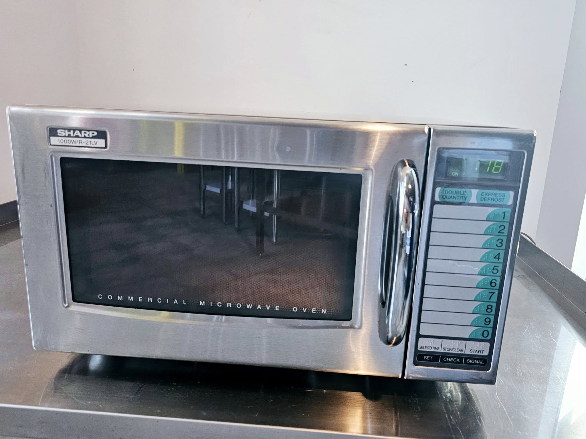 Micro-ondes commerciales.